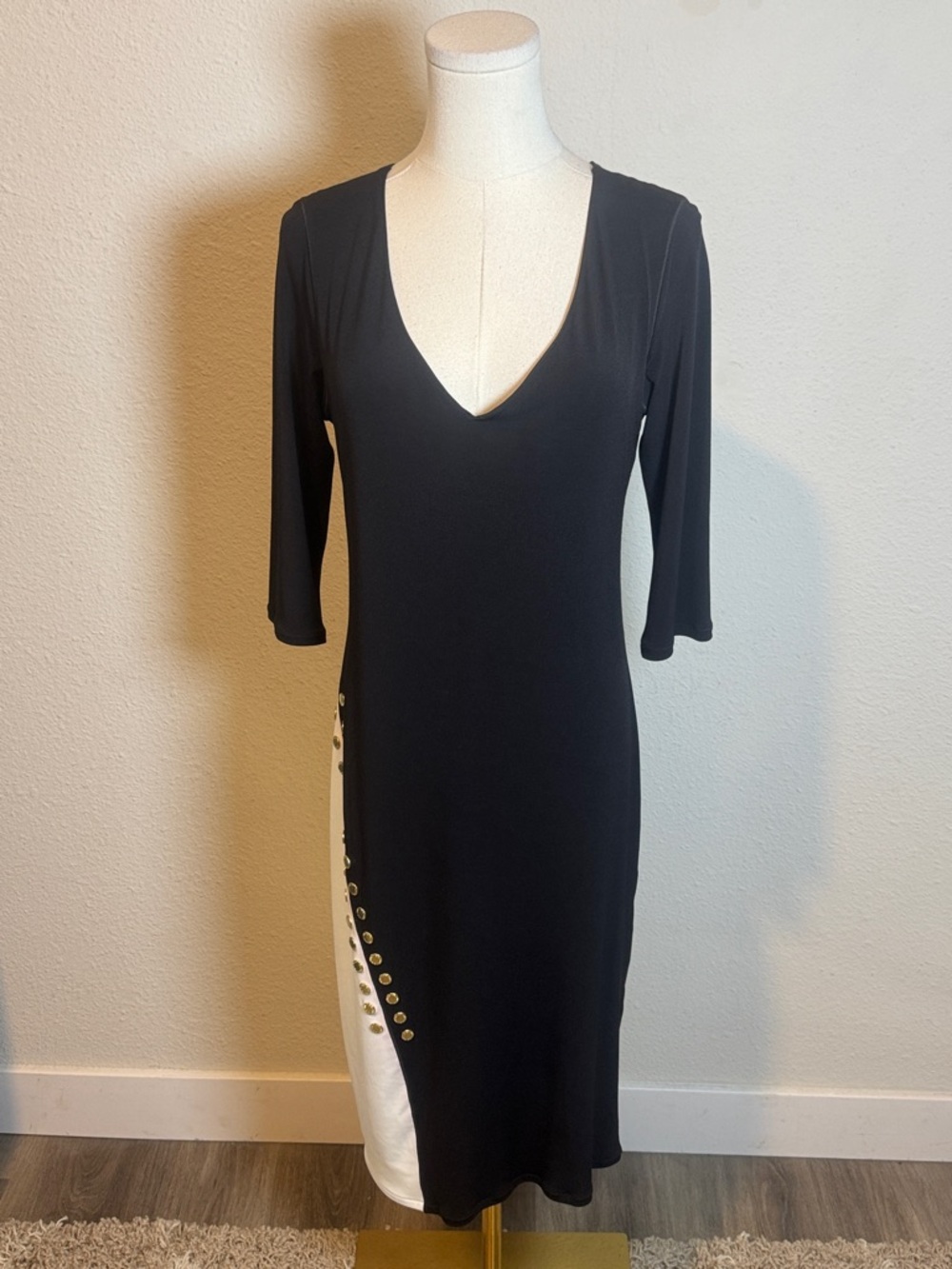 NWT Eva Varro Black & White Studded Detail V-Neck Midi Dress AS IS size Medium